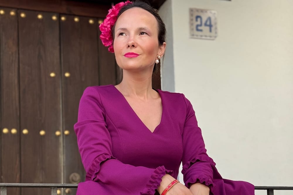 Woman in dialogue with her dreams post feature image